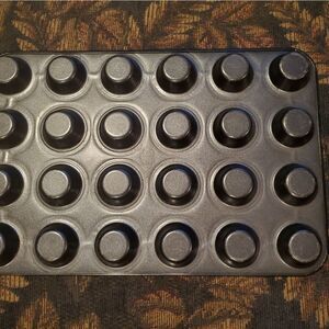 Pampered Chef Mini Muffin Pan #9
